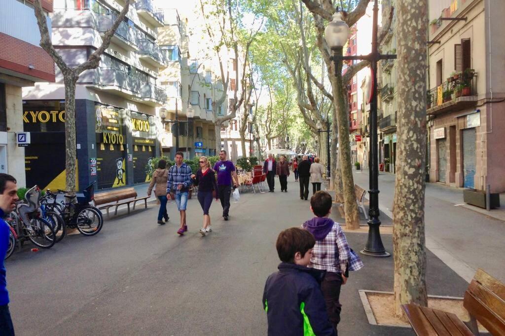 Sunny Apt Barcelona 22@ ภายนอก รูปภาพ